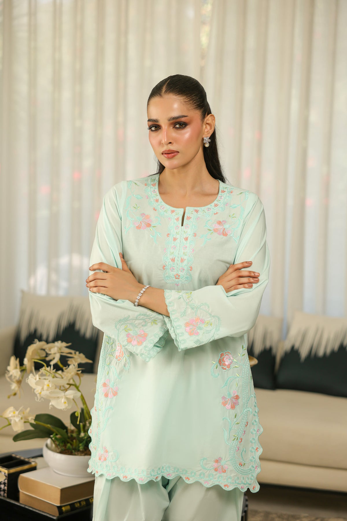 Sole mint embroidered two piece