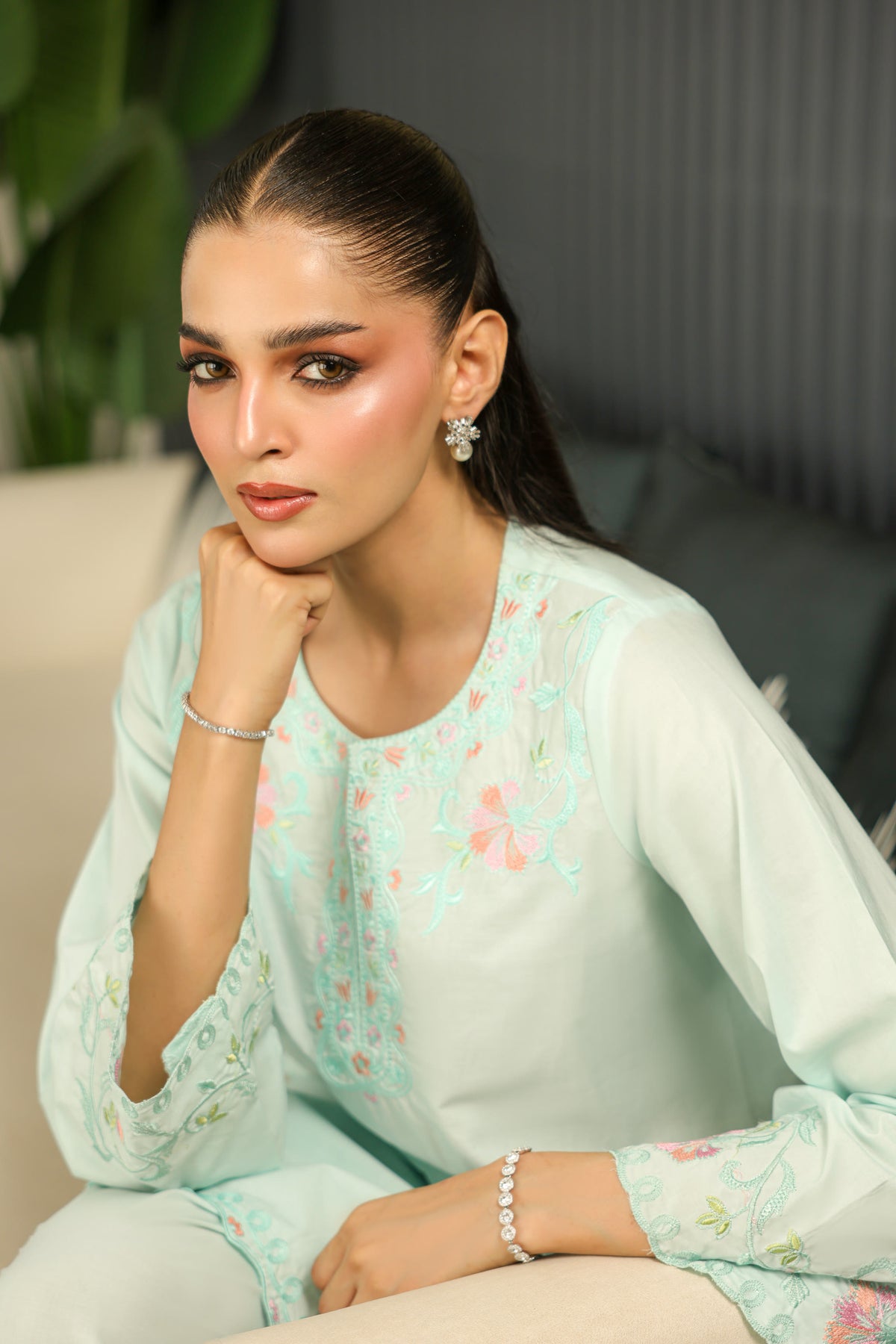 Sole mint embroidered two piece