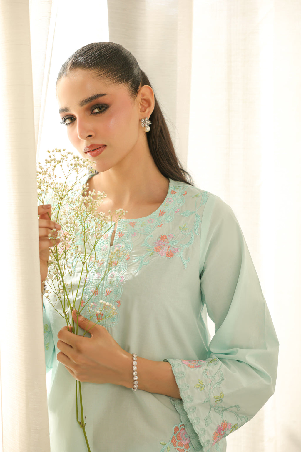 Sole mint embroidered two piece