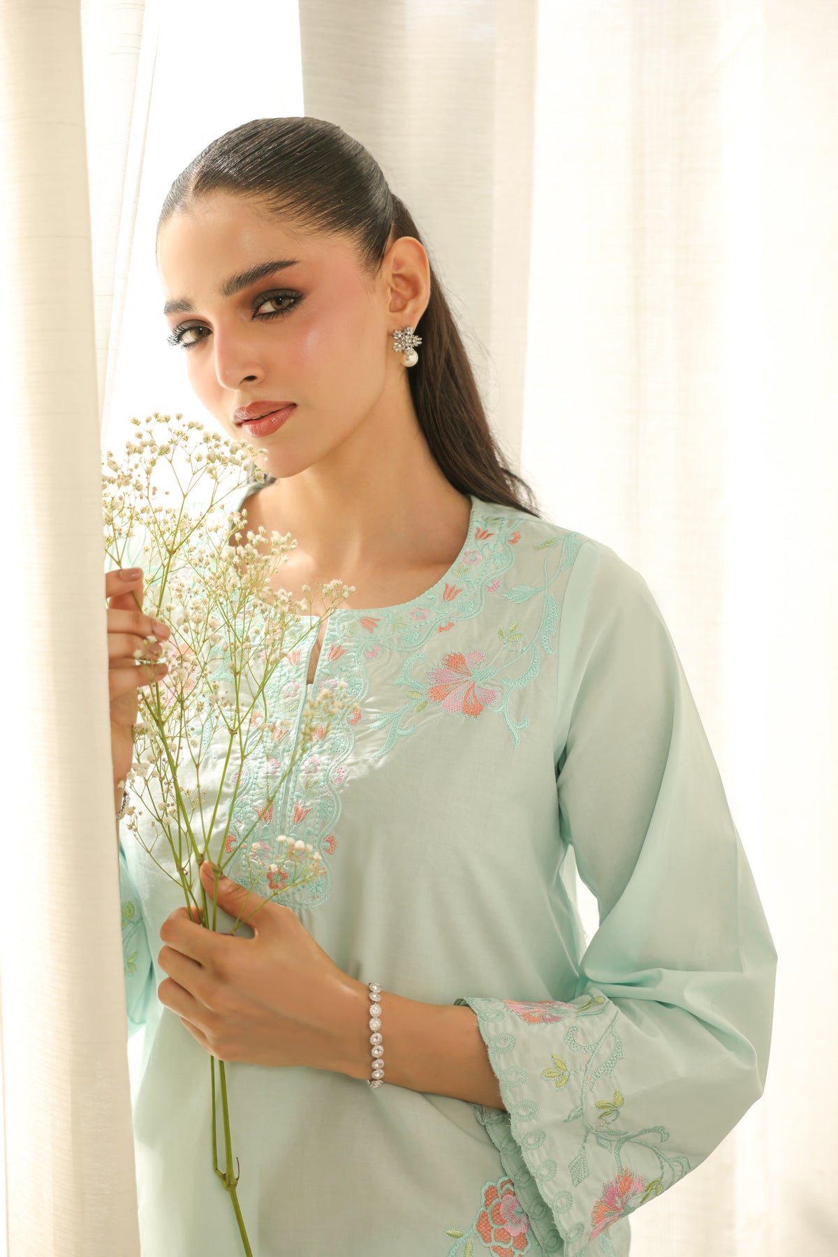 Sole mint embroidered two piece